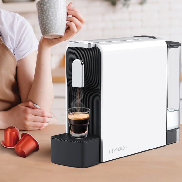 Compact 19-Bar Espresso Machine with Powerful Italian Pump for Home Baristas